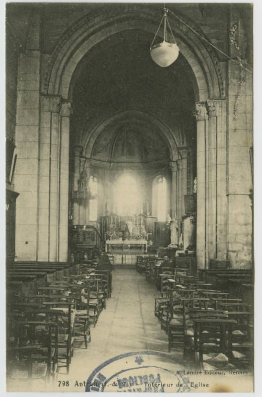 Carte postale ancienne 798. Antrain(I.-et-V.). Intérieur de l'église.
