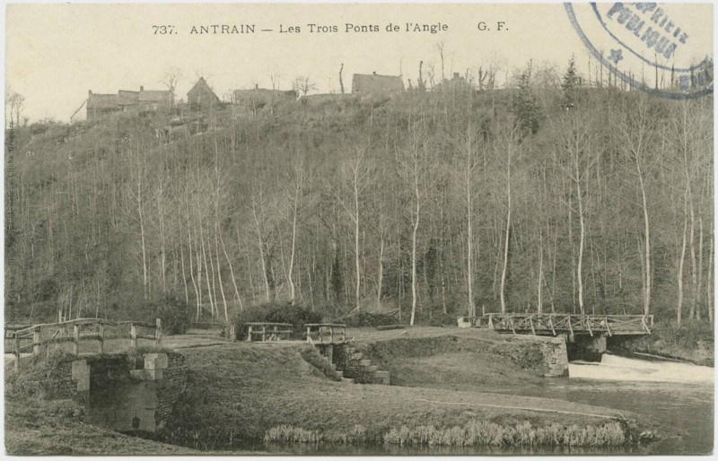 Carte postale ancienne 737. Antrain. Les trois ponts de l'Angle.