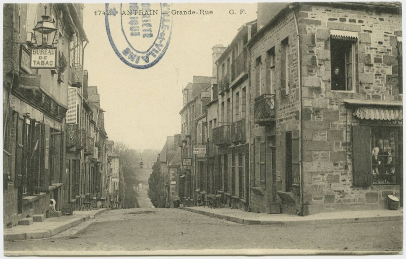 Carte postale ancienne 1742. Antrain. Grande-Rue.