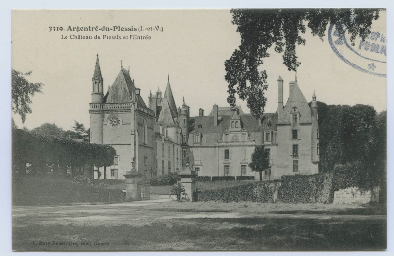 Carte postale ancienne 3319. Argentré-du-Plessis(I.-et-V.). Le château du Plessis et l'entrée.