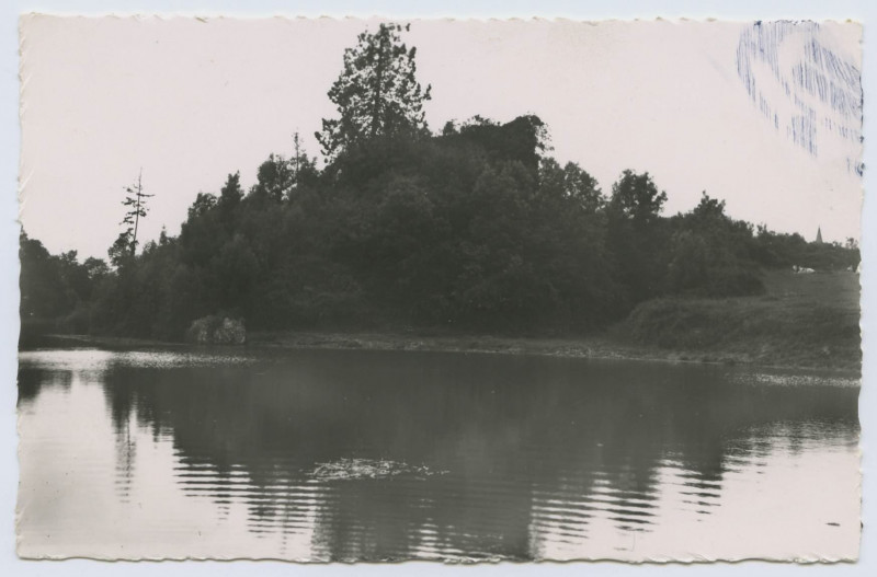 Carte postale ancienne 4. Aubigné. L'étang.