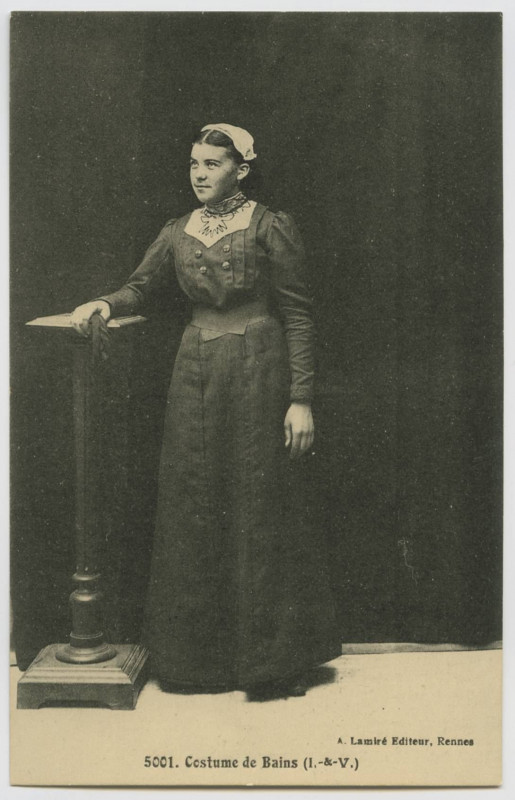 Carte postale ancienne 5001. Costume de Bains (I.-et-V.).