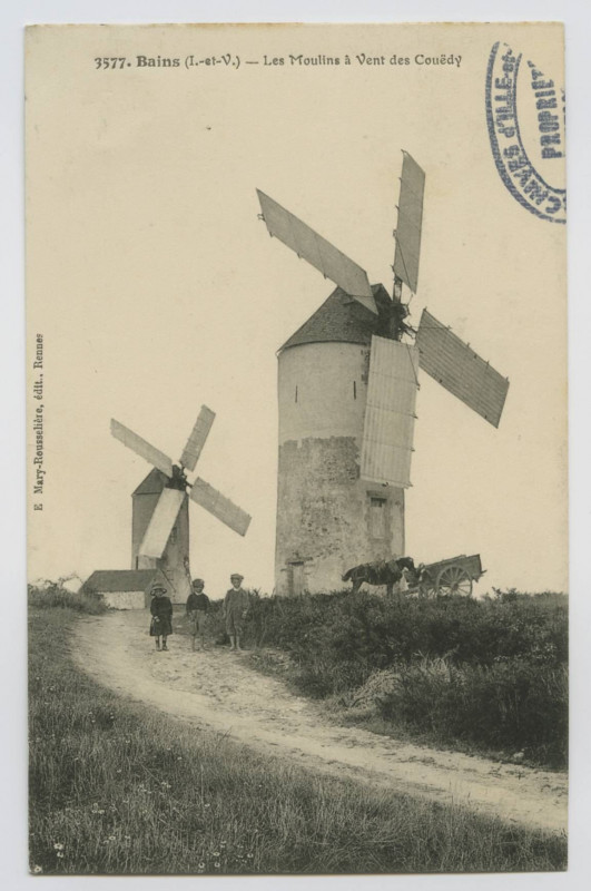 Carte postale ancienne 3577. Bains-sur-Oust (I.-et-V.). Les moulins à vent des Couëdy.