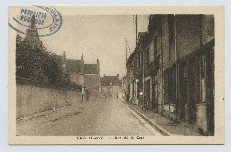 Carte postale ancienne Bais (I.-et-V.). Rue de la Gare.