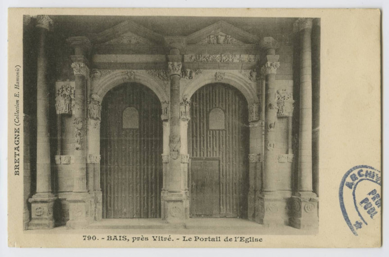 Carte postale ancienne 790. Bais, près Vitré. Le portail de l'église.