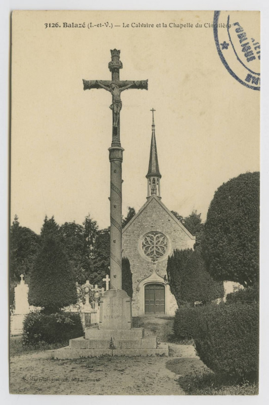 Carte postale ancienne 3126. Balazé (I.-et-V.). Le calvaire et la chapelle du cimetière.