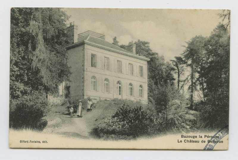 Carte postale ancienne Bazouges-la-Pérouse. Le château de Bellevue