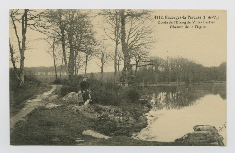 Carte postale ancienne 4112. Bazouges-la-Pérouse (I.-et-V.). Bords de l'étang de Ville-Cartier. Chemin de la digue