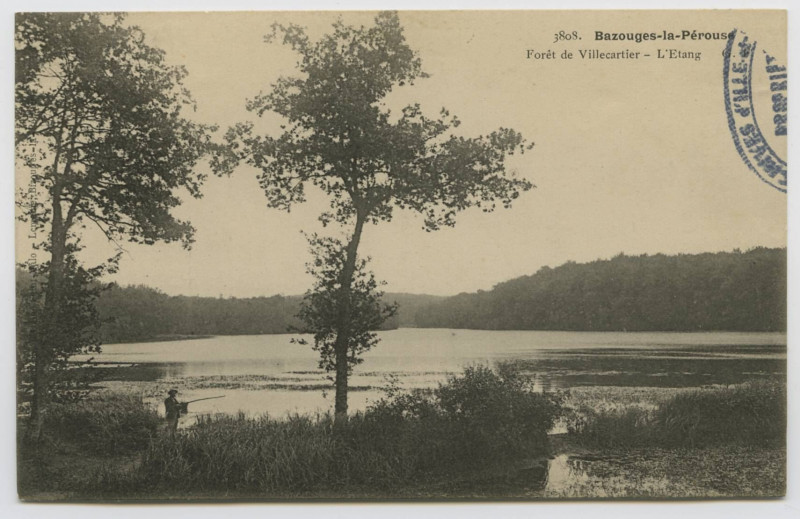 Carte postale ancienne 3808. Bazouges-la-Pérouse. Forêt de Villecartier. L'étang