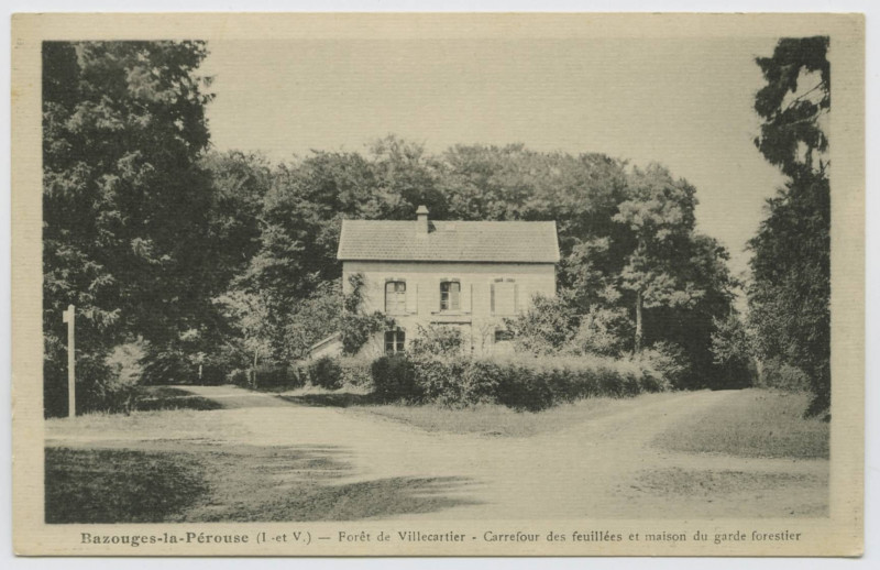 Carte postale ancienne Bazouges-la-Pérouse (I.-et-V.). Forêt de Ville-Cartier. Carrefour des feuillées et maison du garde forestier