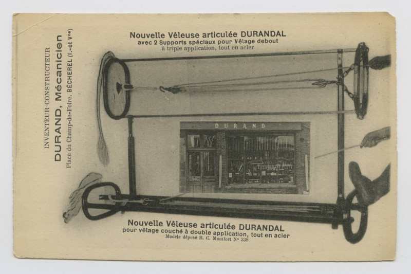 Carte postale ancienne Inventeur-Constructeur Durand, mécanicien. Place du Champ-de-Foire, Bécherel (I.-et-V.). Nouvelle Vêleuse Durandal avec 2 supports spéciaux pour v