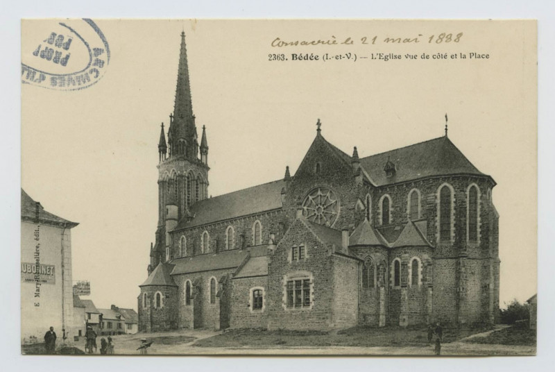 Carte postale ancienne 2363. Bédée (I.-et-V.). L'église vue de côté et la place