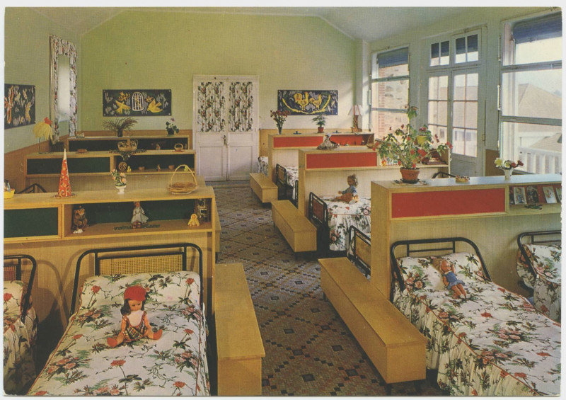 Carte postale ancienne 17. 062. Préventorium Rey-Leroux. Le Carrefour. Maison d'enfants à caractère sanitaire de type permanent. 35 La Bouëxière. Un dortoir