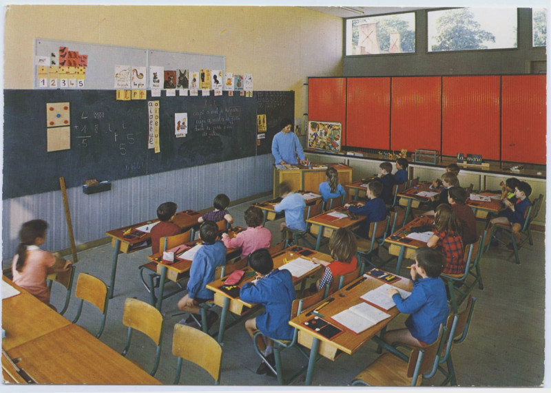 Carte postale ancienne 17.058. Préventorium Rey-Leroux. Le Carrefour. Maison d'enfants à caractère sanitaire de type permanent. 35 La Bouëxière. Une salle de classe
