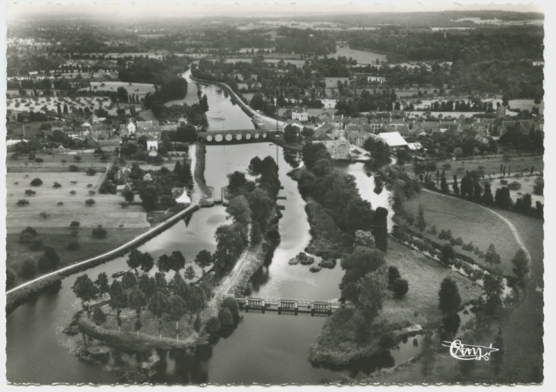 Carte postale ancienne Pont-Réan (I.-et-V.) 77-69 A - Vue aérienne du Vannage, de l'Ecluse et du Pont sur la Vilaine