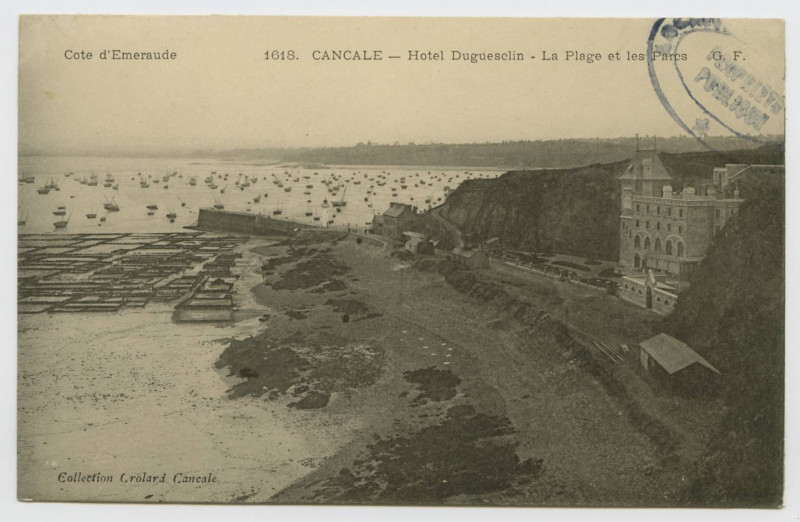 Carte postale ancienne 1618. Cancale - Hôtel Duguesclin - La Plage et les Parcs