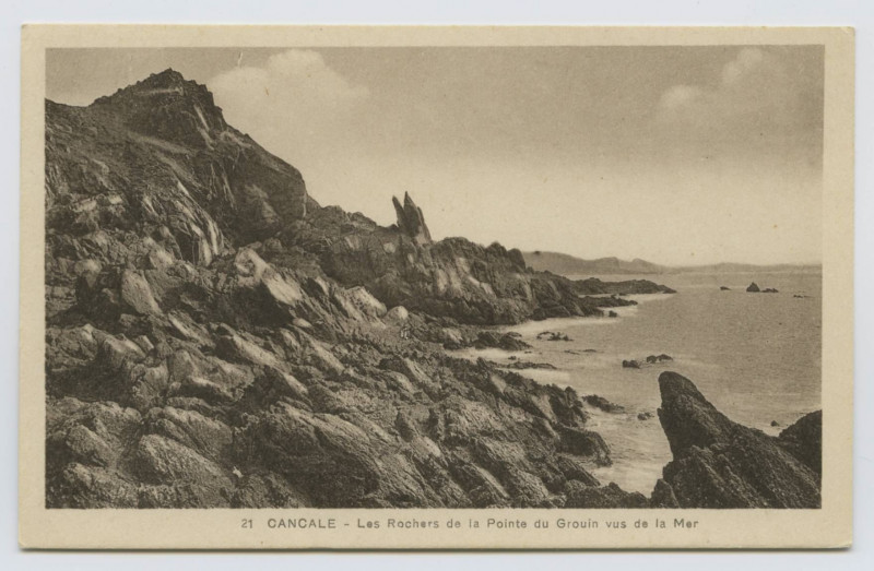 Carte postale ancienne 21. Cancale  - Les Rochers de la pointe du Grouin vus de la Mer