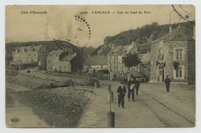 Carte postale ancienne 2926. Cancale - Cale du fond du Port