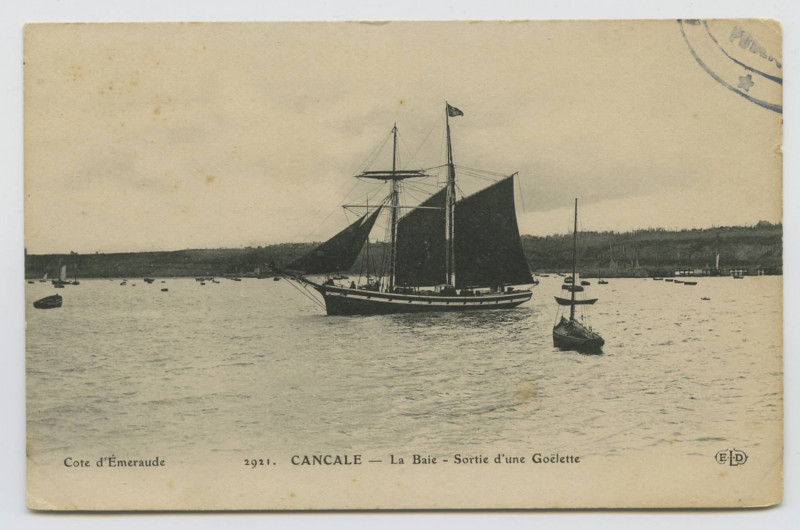 Carte postale ancienne 2921. Cancale - La Baie - Sortie d'une goëlette
