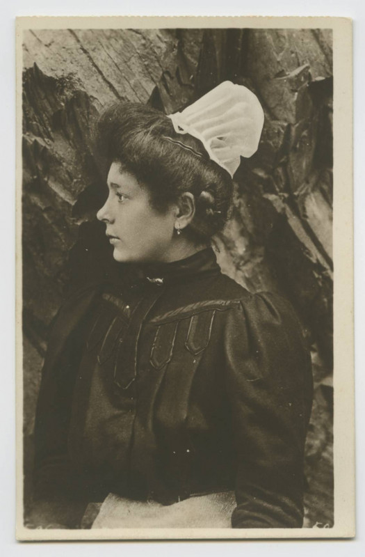 Carte postale ancienne 506  Coiffe de Jeune Cancalaise. ND,