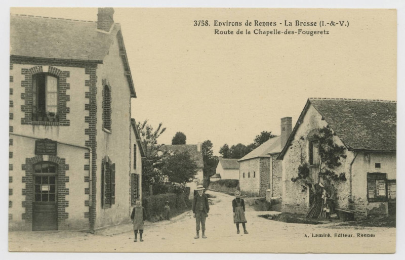 Carte postale ancienne 3758. Environs de Rennes - La Brosse (I.-et-V.) Route de la Chapelle-des-Fougeretz.