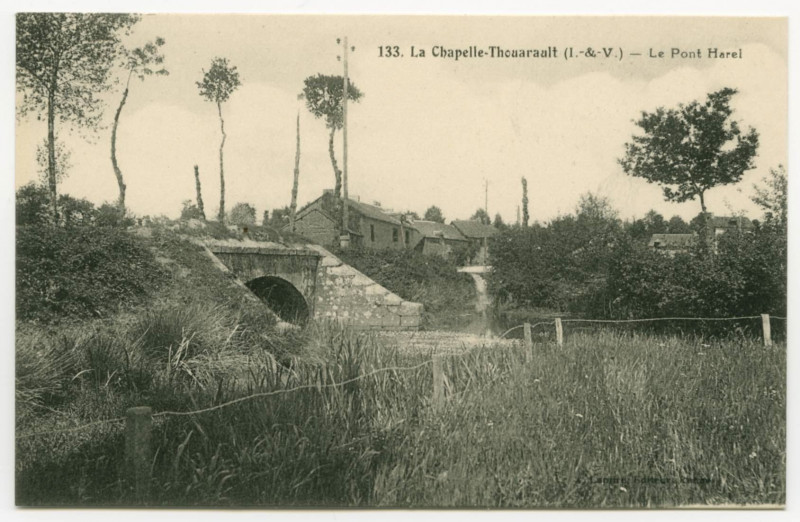 Carte postale ancienne 133. La Chapelle-Thouarault (I.-&-V.) - Le Pont Harel.