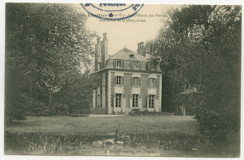 Carte postale ancienne 2055. Chartres (I.-et-V.) - Le Château du Marais, Vue prise de la pièce d'eau.