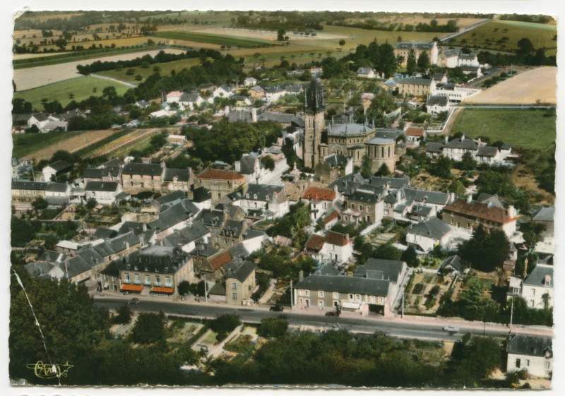 Carte postale ancienne Chateaubourg (I.etV.) Vue Generale aérienne
