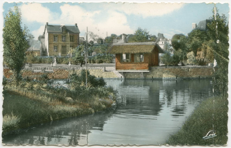 Carte postale ancienne 11 - Châteaubourg - Parc et piscine