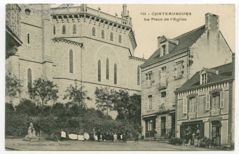 Carte postale ancienne 844. - Chateaubourg La Place de l'Eglise.