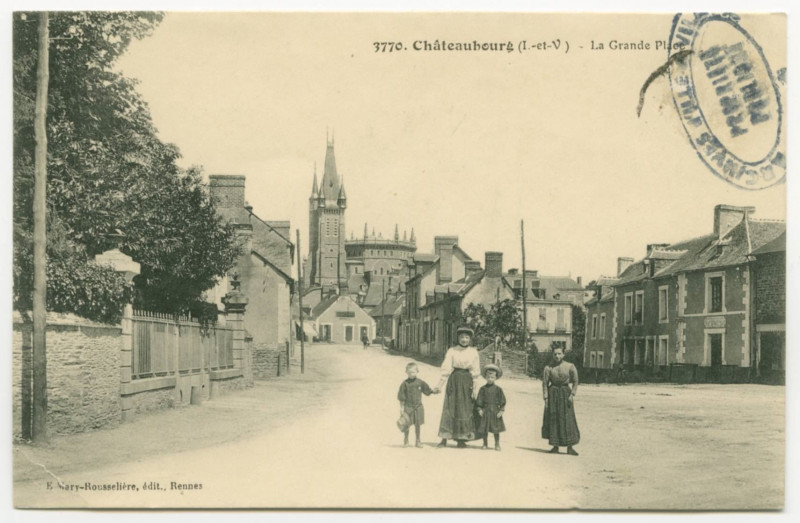 Carte postale ancienne 3770. Châteaubourg (I.-et-V.) - La Grande Place.
