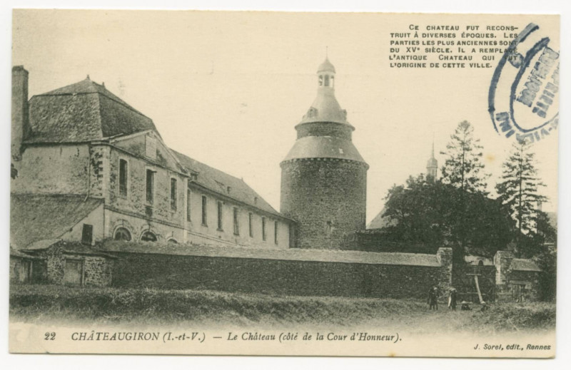 Carte postale ancienne 22 Chateaugiron (I.-et-V.) - Le Château (côté de la Cour d'Honneur).