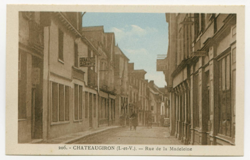 Carte postale ancienne 206. - Chateaugiron (I.-et-V.). - Rue de la Madeleine.