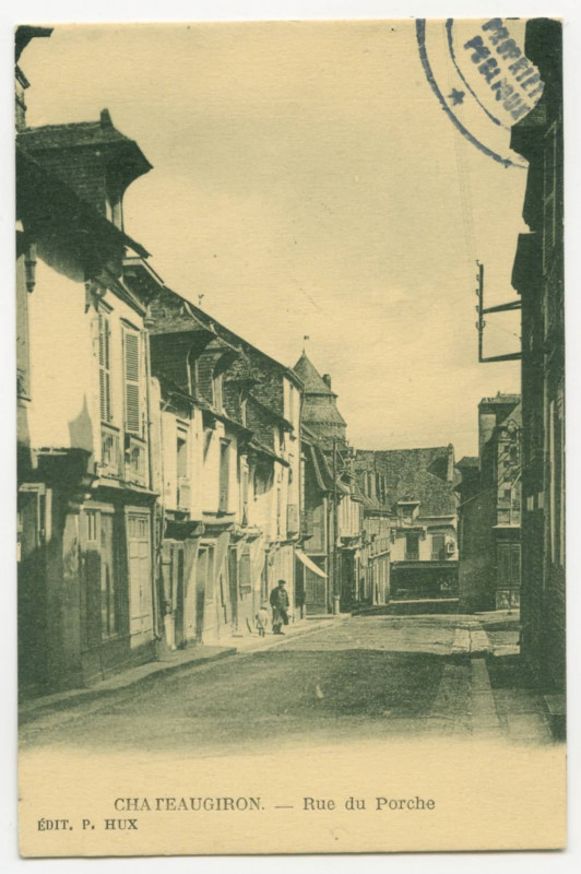 Carte postale ancienne Chateaugiron. - Rue du Porche.