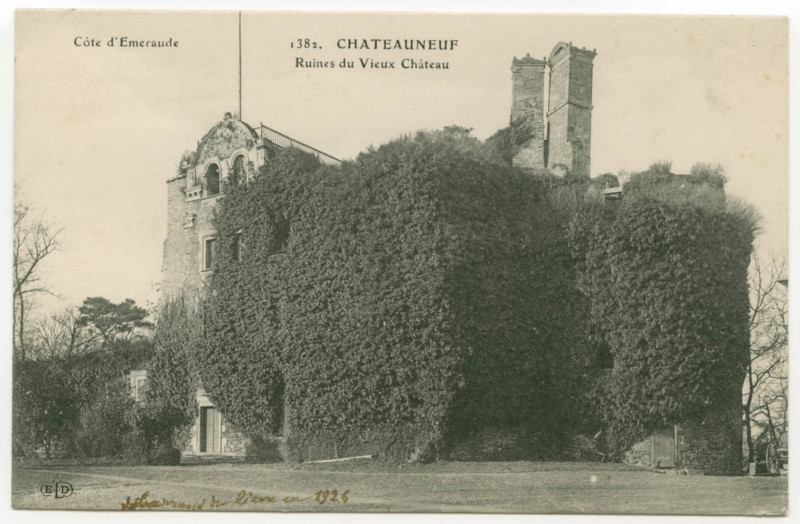 Carte postale ancienne 1382. Chateauneuf  Ruines du Vieux Château.