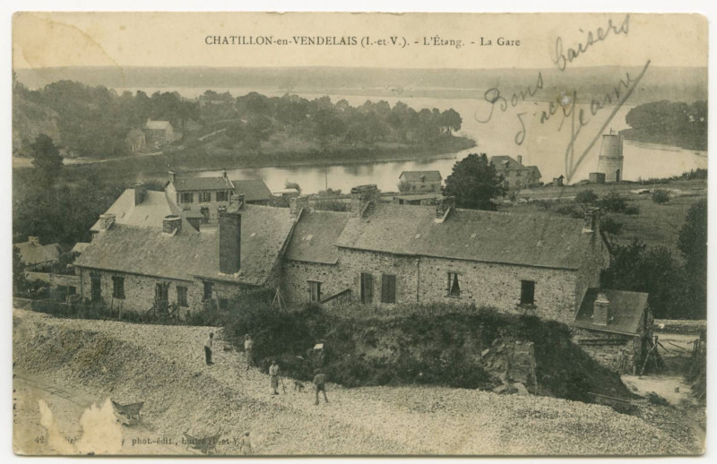 Carte postale ancienne Chatillon-En-Vendelais (I.-et-V.). - L'Etang. - La Gare.