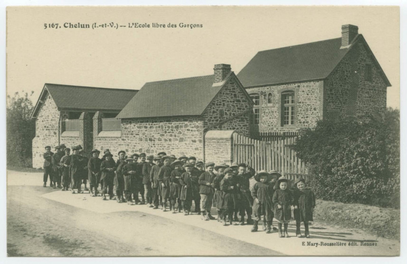 Carte postale ancienne 5167. Chelun (I.-et-V.) - L'Ecole libre des Garçons.