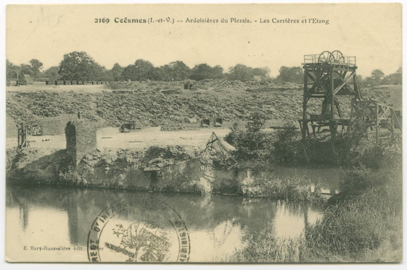 Carte postale ancienne 2169 Coësmes (I.-et-V.) - Ardoisières du Plessis. - Les Carrières et l'Etang.