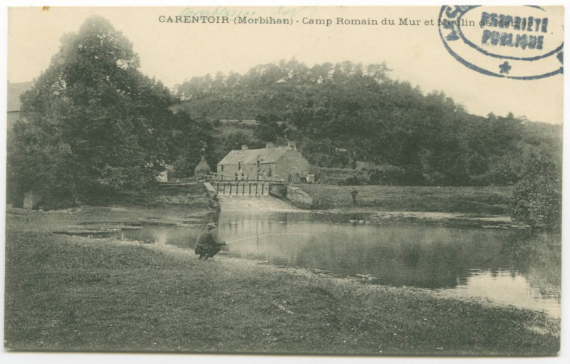 Carte postale ancienne Carentoir (Morbihan) - Camp Romain du Mur et Moulin de Marsac.