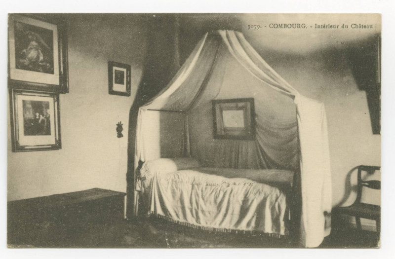 Carte postale ancienne 3079. - Combourg. - Intérieur du Château.