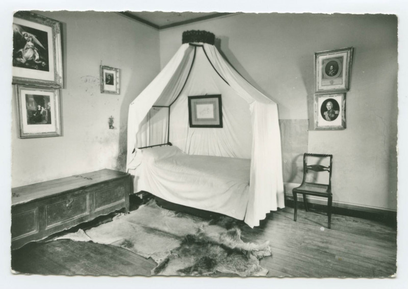 Carte postale ancienne 56. Chateau de Combourg (I.-et-V.). Chambre de Chateaubriand.