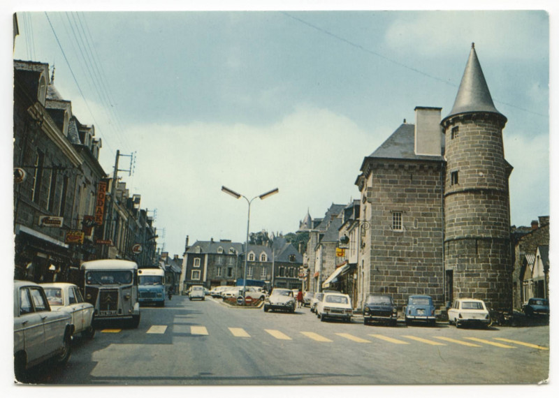Carte postale ancienne 25 bis - Combourg (I.-et-V.) - La Maison de la Lanterne.