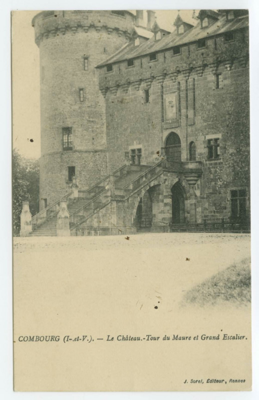 Carte postale ancienne Combourg (I.-et-V.). - Le Château.-Tour du Maure et Grand Escalier.