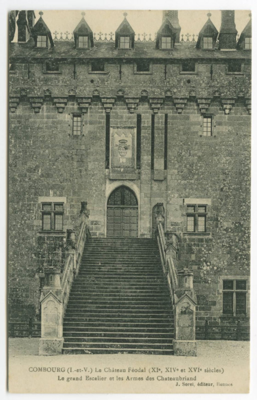 Carte postale ancienne Combourg (I.-et-V.) Le Château Féodal (XIe, XIVe et XVIe siècles) - Le grand Escalier et les Armes des Chateaubriand.