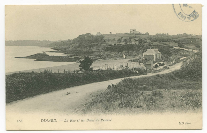 Carte postale ancienne 266 Dinard. _ La Rue et les Bains du Prieuré.