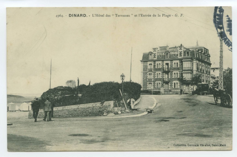 Carte postale ancienne 4964. - Dinard. - L'Hôtel des Terrasses et l'Entrée de la Plage - G. F.