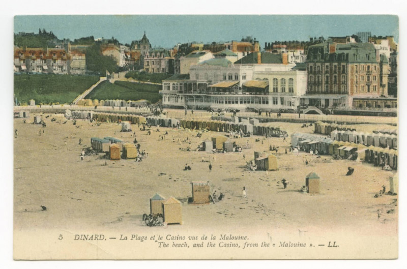 Carte postale ancienne 5 Dinard. - La Plage et le Casino vus de la Malouine. The beach, and the Casino, from the Malouine. Ll.