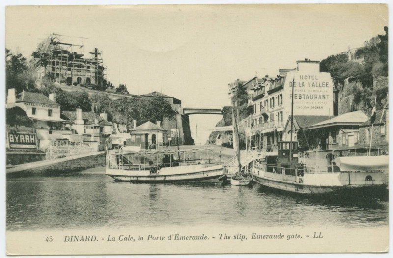 Carte postale ancienne 45 Dinard. - La Cale, la Porte d'Emeraude. - The slip, Emeraude gate. - Ll.