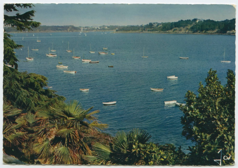 Carte postale ancienne Dinard (I.-et-V.) - Mx 8104 - La baie du Prieuré et la Pointe de la Vicomté.