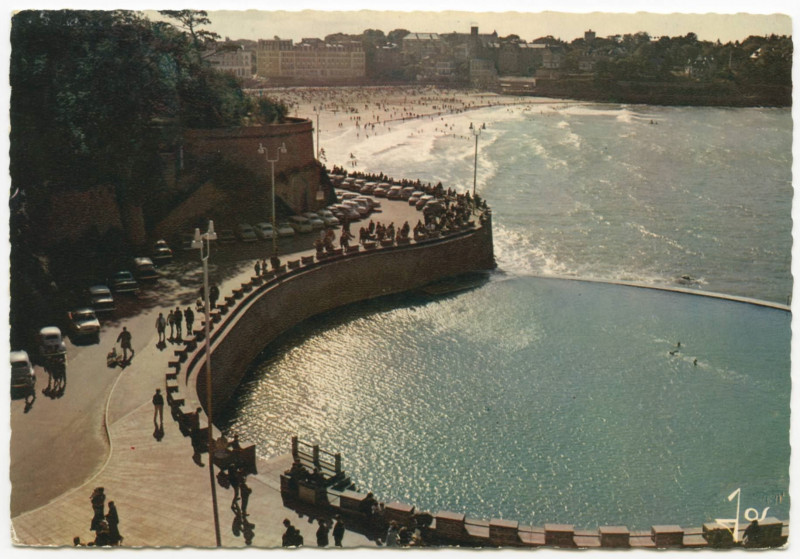 Carte postale ancienne Dinard (I.-et-V.) - Mx 8037 - Soir d'été sur la Piscine et la Promenade des Alliés.
